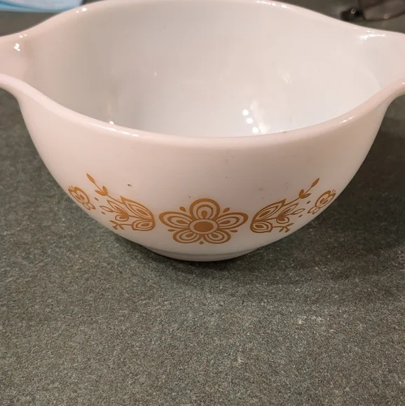 Pyrex - Picture 1 of 3